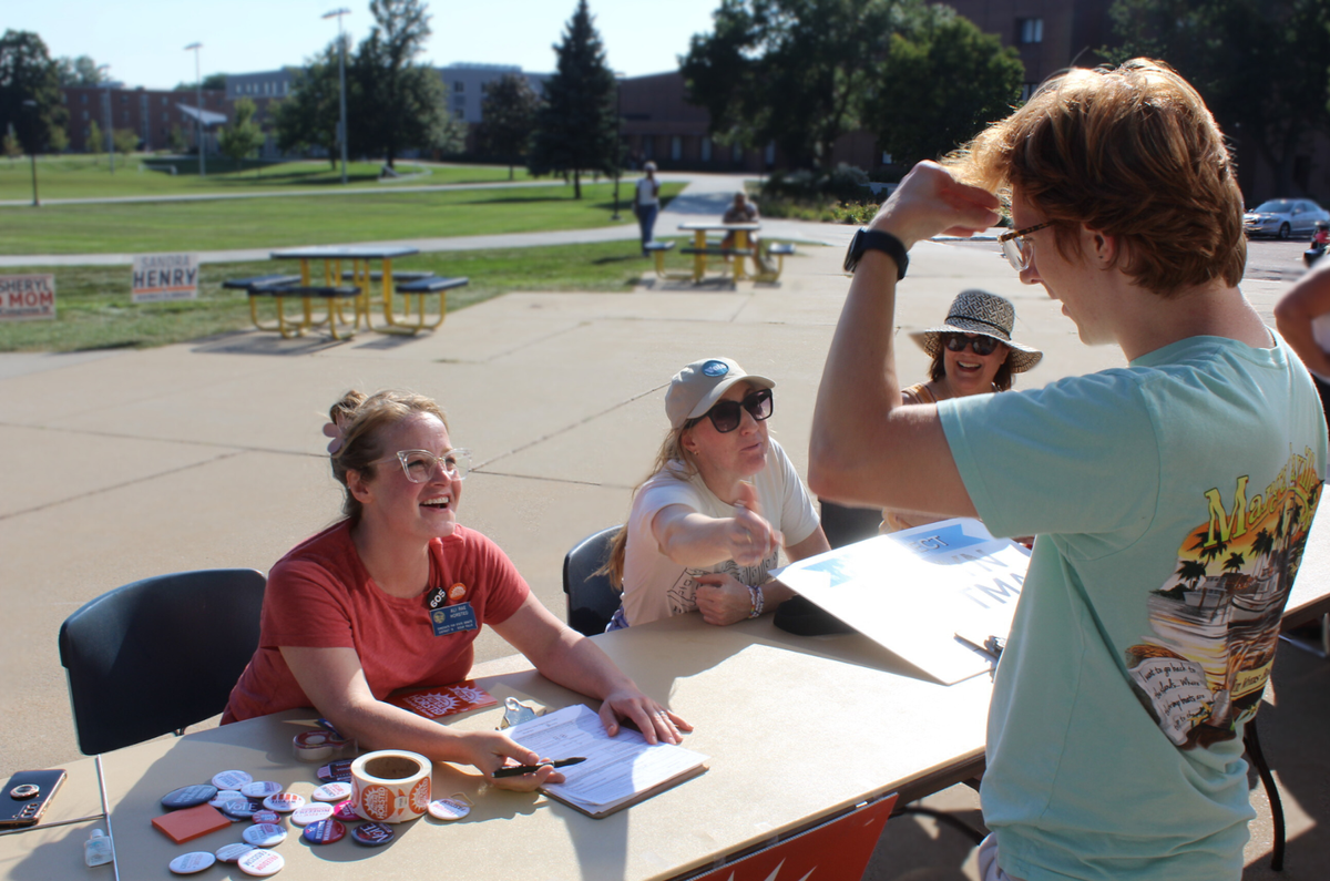 Election initiative spurs voter registration, sparks conversations throughout campus