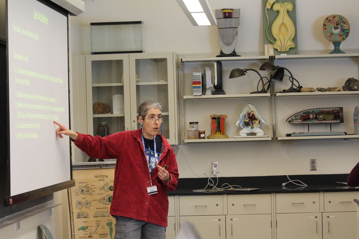 Biology professor shares her love of storytelling