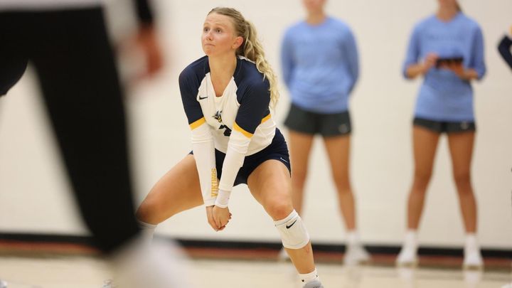 Graduate student Erika Bute sets up for the ball against Arkansas-Monticello. Photo by Dave Eggen/GoAugie