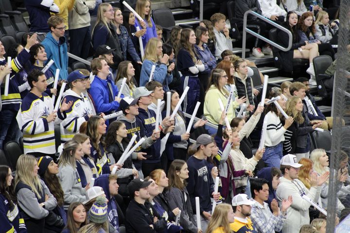 Augustana hosts first hockey game on Sioux Falls ice