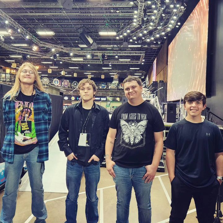 Students' rock band "Saturn's Grace" finds success