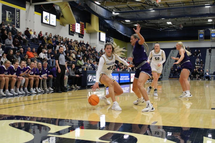 Women's basketball wins first home game of 2023-2024 season