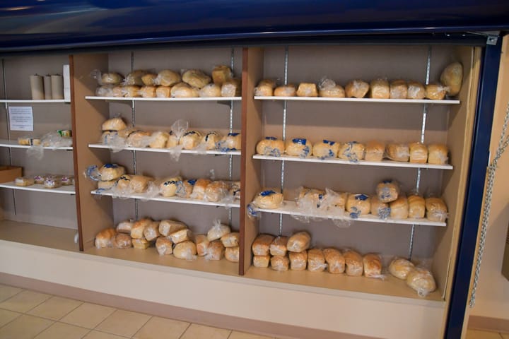 Breadsmith donates loaves to Campus Cupboard